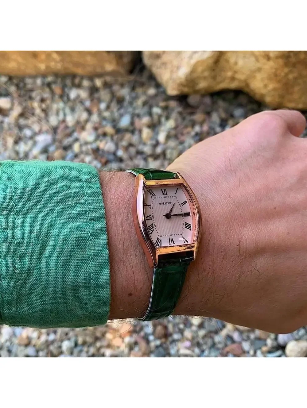 Minimalistic essential vintage style gold and green leather style band watch. 9